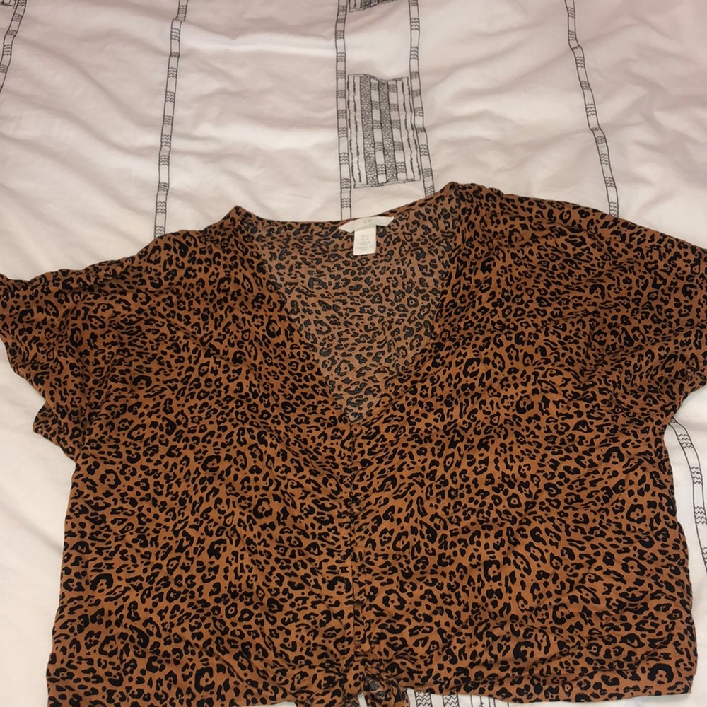 H&M cute tie Cheetah print blouse